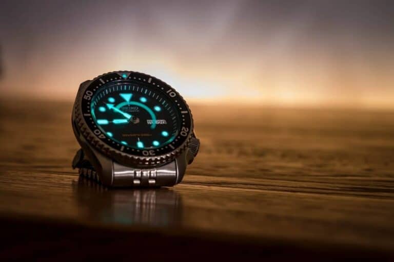 How to Charge Watch Lume? Best Watch Select